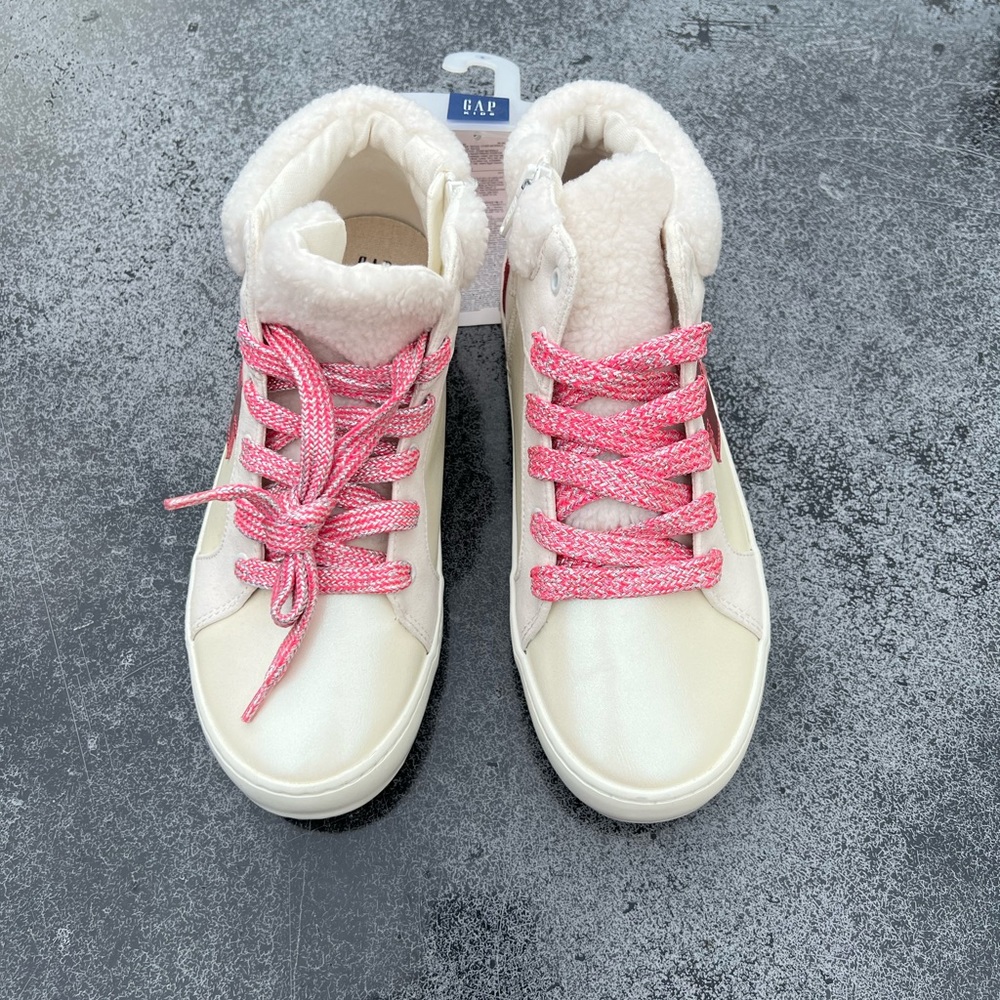 NWT Gap fleece lined leather high top shoes girls